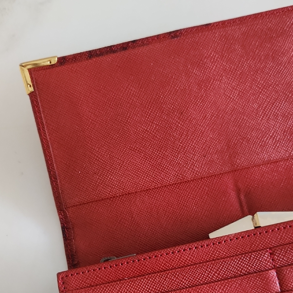Givenchy Red Kiss LockWallet w/ Elegant Gold Accents..beautiful Classic Wallet - Picture 8 of 10